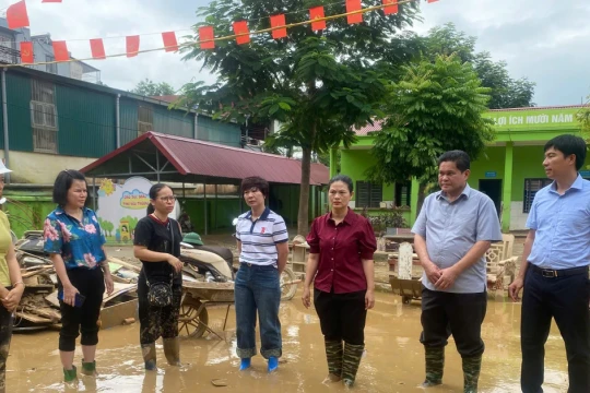 Đoàn kết vượt lũ, sớm ổn định việc học