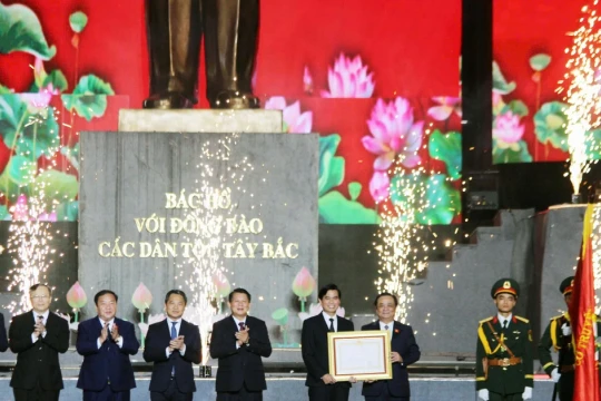 Tỉnh Sơn La đón nhận Huân chương Lao động hạng Nhất