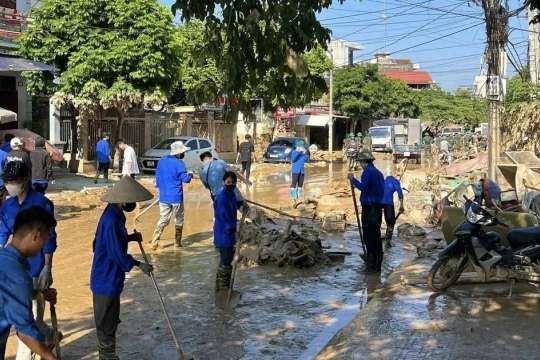 Tuổi trẻ ĐH Thái Nguyên chung tay hỗ trợ người dân khắc phục hậu quả sau bão lũ