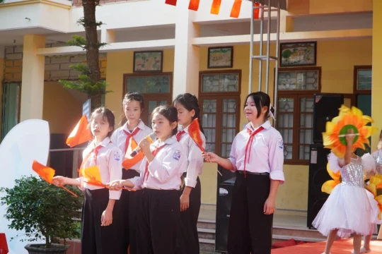 Lan tỏa kiến thức, thông tin từ lớp học đến từng mái nhà vùng cao