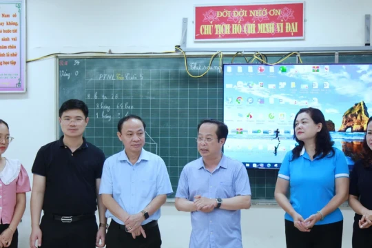 Ngành Giáo dục Hà Nội hỗ trợ, động viên thầy trò vùng mưa lũ sớm ổn định dạy học