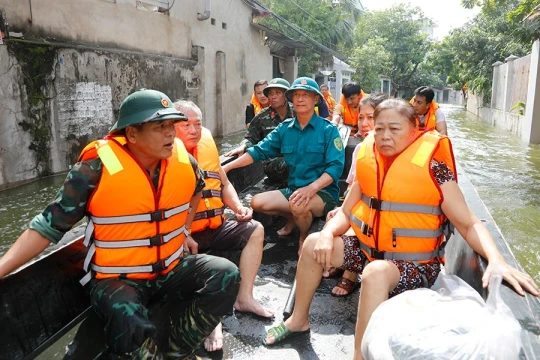 Hơn 11.000 hộ bị nước lũ cô lập, chính quyền Bắc Ninh nỗ lực hỗ trợ người dân