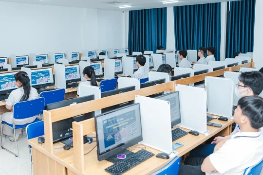 Thi tốt nghiệp THPT trên máy tính: Xu thế tất yếu, giải pháp đồng bộ
