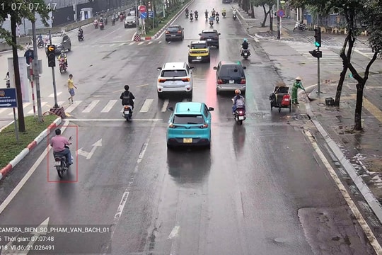 Phát hiện 260 tài xế vượt đèn đỏ tại ngã tư ở Hà Nội trong một ngày