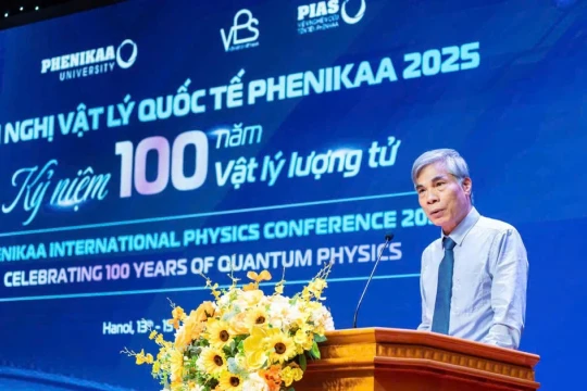 Nhà khoa học Việt Nam và quốc tế chia sẻ tiến bộ mới trong lĩnh vực Vật lí