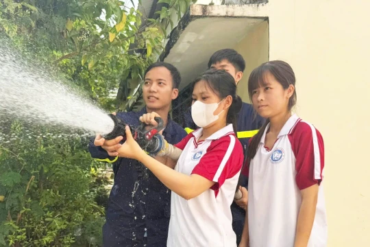 Hơn 1.100 cán bộ, sinh viên y tế học cách ứng phó sự cố cháy nổ