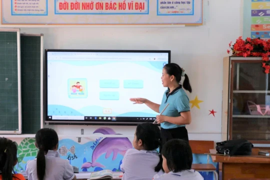 Lần đầu điều động giáo viên dạy liên trường trực tuyến quy mô toàn tỉnh