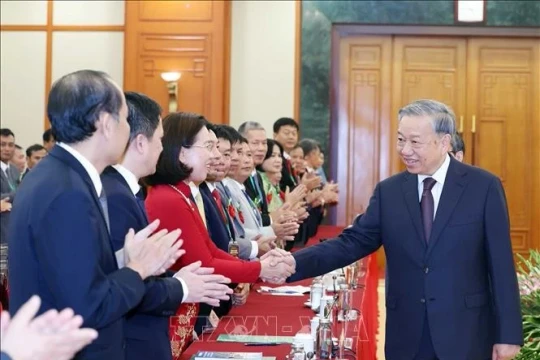 Tổng Bí thư Tô Lâm gặp mặt nông dân xuất sắc, nhà khoa học của nhà nông năm 2025