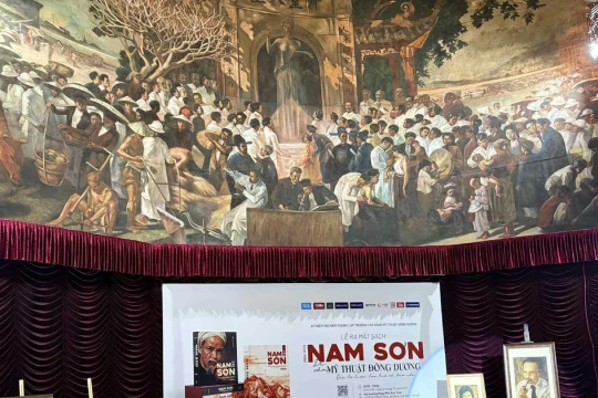 Chiêm ngưỡng tác phẩm của họa sư Nam Sơn