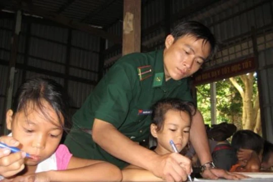 Đa dạng mô hình, sáng tạo cách làm trong công tác xóa mù chữ