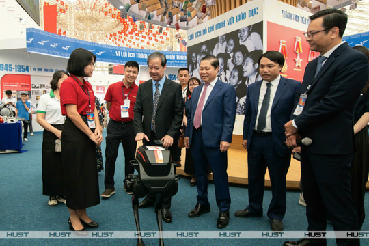 Đại học Bách khoa Hà Nội lên tiếng mẫu robot 2 chân tham dự triển lãm thành tựu đất nước
