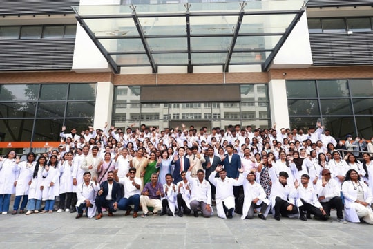 208 sinh viên Ấn Độ đến ĐH Đại Nam học chương trình bác sĩ