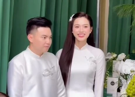 Hoa hậu Đỗ Thị Hà xuất hiện rạng rỡ, chính thức ăn hỏi với bạn trai kín tiếng