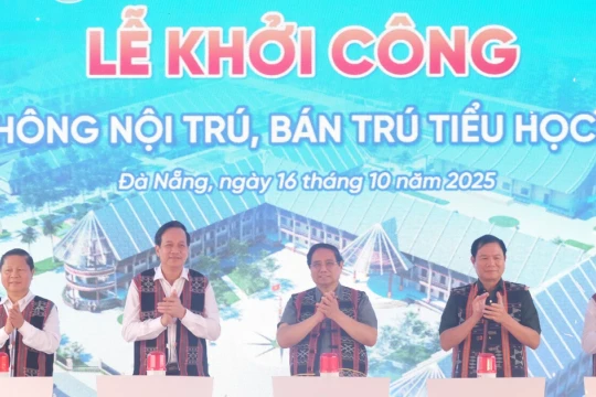 Thủ tướng Phạm Minh Chính dự lễ khởi công trường liên cấp ở biên giới Đà Nẵng