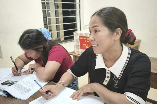 Những phụ nữ dân tộc Mông viết tiếp giấc mơ còn dang dở