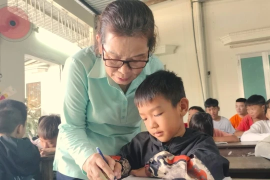 Lớp xóa mù chữ hơn 20 năm ở Cà Mau
