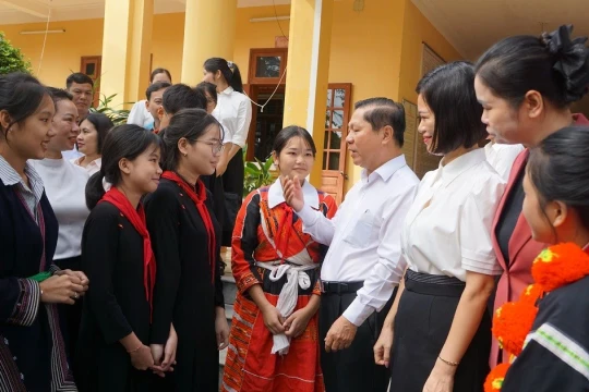 Thứ trưởng Lê Tấn Dũng: Đảm bảo an toàn tuyệt đối cho học sinh tới trường sau lũ