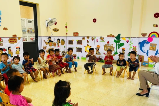 Hành trình đưa trẻ 3 tuổi đến trường ở vùng cao: Những bước chân thầm lặng