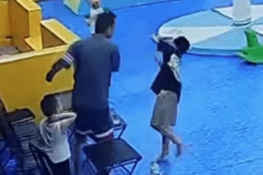 Gửi đến ông bố tát bé trai 8 tuổi ù tai: Cái tát ấy không chỉ vào má của đứa trẻ mà vào chính danh dự của anh!