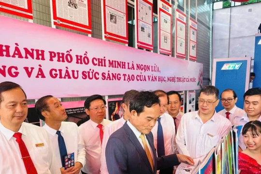 TPHCM trao tặng 'Cây tri thức' và 126.000 quyển sách lan tỏa văn hóa đọc