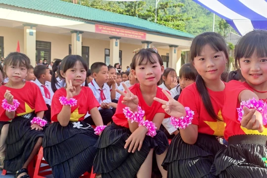 Khi trường học trở thành 'việc chung' của chính quyền xã