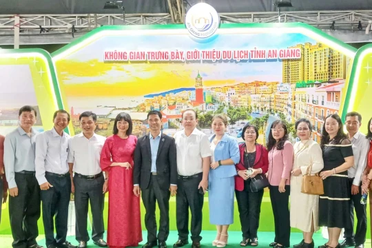 Rộn ràng khai mạc Ngày hội Bánh dân gian Nam Bộ - An Giang