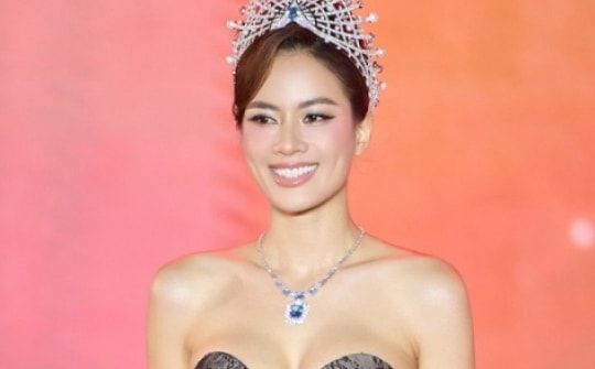 Miss Global Như Vân mặc hở đi chấm thi nhan sắc