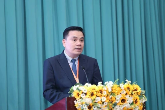 Tật cận thị ở trẻ em gia tăng tại Việt Nam