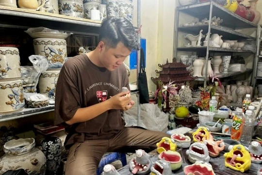 Đưa hơi thở hiện đại vào gốm Bát Tràng: Tạo sức hút từ sự… 'xấu lạ'