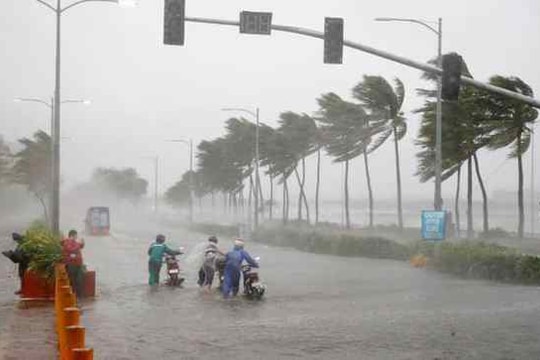 Bão Fengshen vào Biển Đông, chính thức thành cơn bão số 12, có 3 địa phương ảnh hưởng trực tiếp