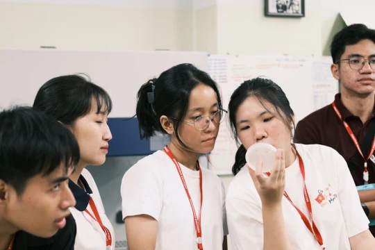 Hai nữ sinh bách khoa tỏa sáng trong thế giới khoa học công nghệ
