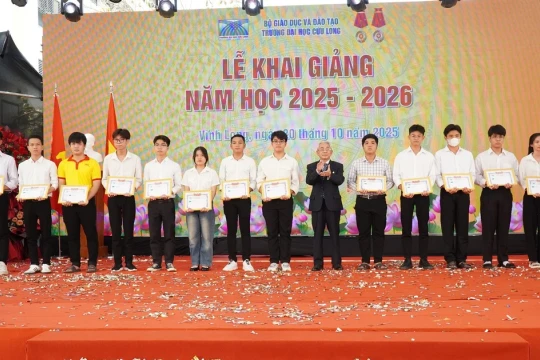 Trường ĐH Cửu Long khai giảng năm học, đón 4.000 sinh viên