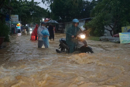 Đà Nẵng chủ động cho học sinh nghỉ học khi mưa lớn do bão số 12