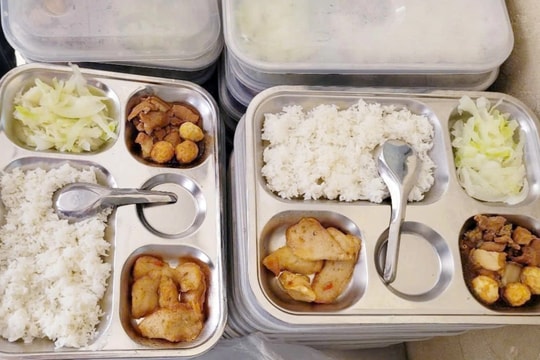 Hà Nội yêu cầu không làm gián đoạn bữa ăn bán trú cho học sinh