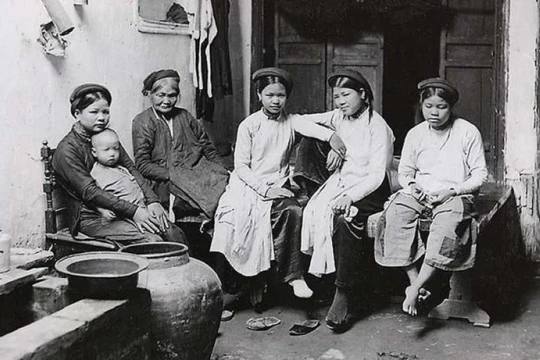 Phụ nữ thời xưa và chế độ 'Tiết phụ, Liệt nữ'