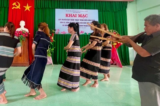 Giảm nghèo bền vững từ gìn giữ văn hóa và phát triển du lịch cộng đồng