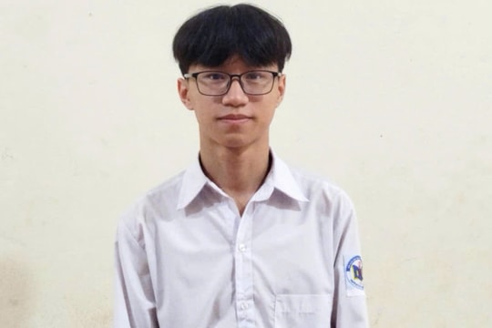 Nam sinh giành ngôi thủ khoa môn Toán, giải nhất Vật lý tỉnh Nghệ An