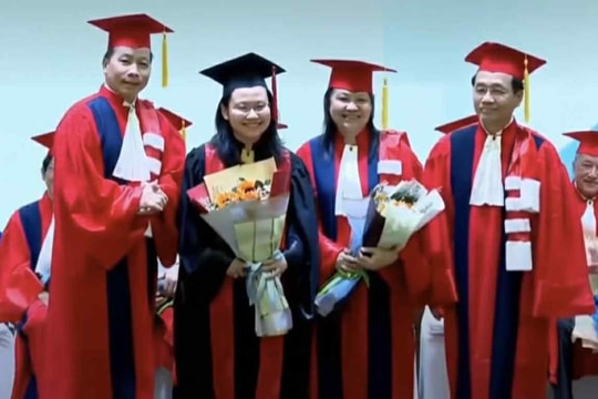 Mẹ là phó giáo sư, con gái là tiến sĩ cùng Trường Đại học Y Dược TPHCM