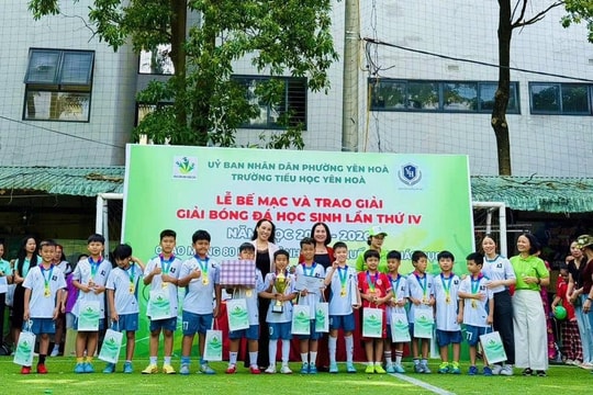 Sôi nổi Giải bóng đá học sinh Trường Tiểu học Yên Hòa lần thứ IV