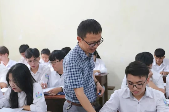 Hành trình hơn 20 năm 'thắp lửa' của thầy giáo xứ Nghệ