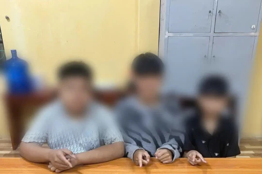 Mâu thuẫn, nhóm thanh niên vác dao chém người