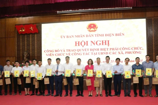 Điện Biên biệt phái 52 cán bộ về cấp xã