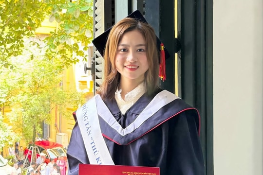 Cô gái hai lần thành thủ khoa, học tới 16 giờ/ngày