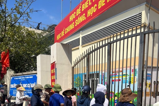 Chỉ đạo ‘nóng’ vụ hơn 180 học sinh nghỉ học khi thực phẩm có mùi vào bếp trường