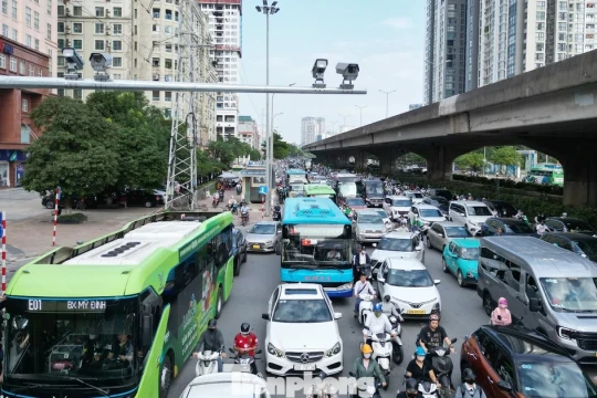 Thành phố Hà Nội đặt mục tiêu xử lý 6 điểm 'đen' ùn tắc trong năm 2025