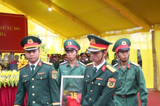 Xúc động truy điệu, an táng 34 liệt sỹ hy sinh tại Thành cổ Quảng Trị