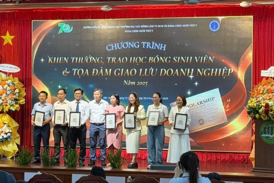 112 suất học bổng được Khoa Chăn nuôi Thú y trao cho sinh viên xuất sắc