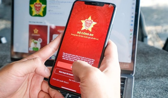 Hàng triệu người dân Việt Nam sắp có thể nộp sổ đỏ photo trên VNeID, không cần nộp cho xã, phường
