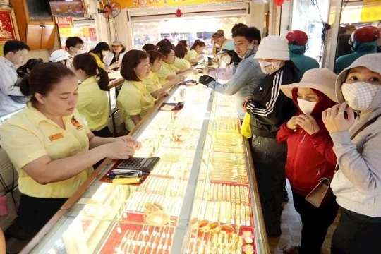 Giá vàng ngày 23/10 đảo chiều giảm 3 triệu 900 ngàn đồng, thế giới giảm