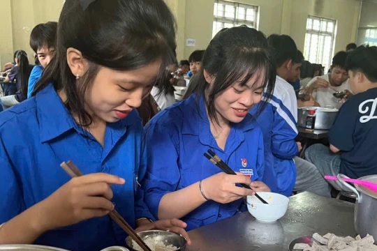 Tủa Chùa chung sức nâng cao dân trí vùng cao
